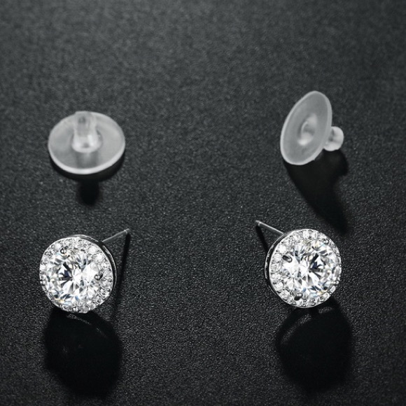 18k White Gold Diamond Earrings - Picture 8 of 9